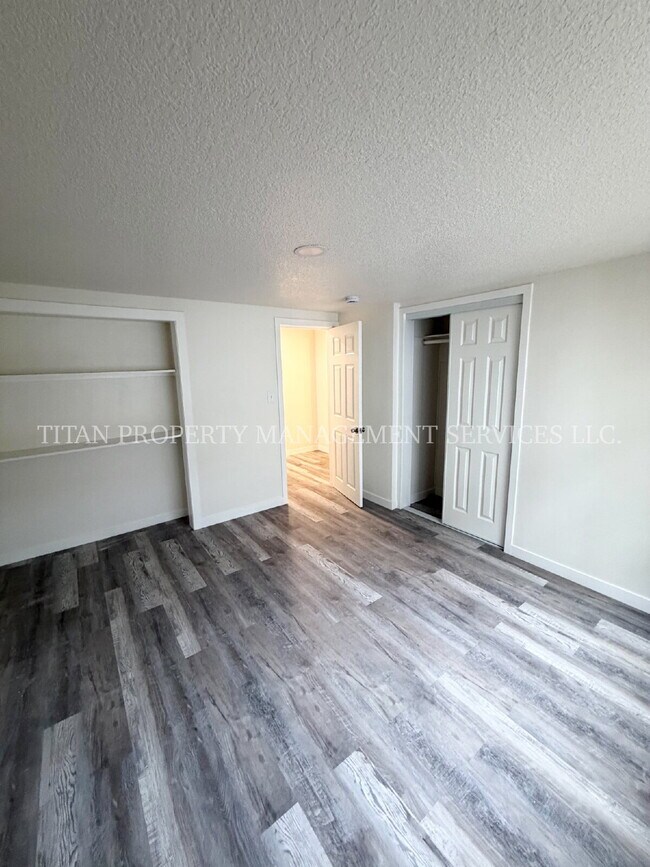 Building Photo - 1135 13th St NE