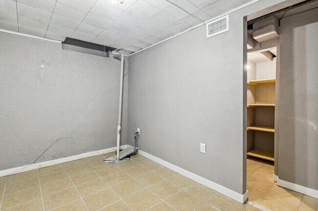 Building Photo - 3707 E Funston St