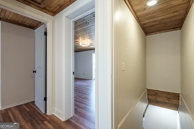 Building Photo - 384 Arrowhead Trail NE