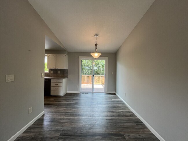 Building Photo - Spacious Milwaukie Home with Bonus Room, Large Fenced Yard and Shed/Workshop