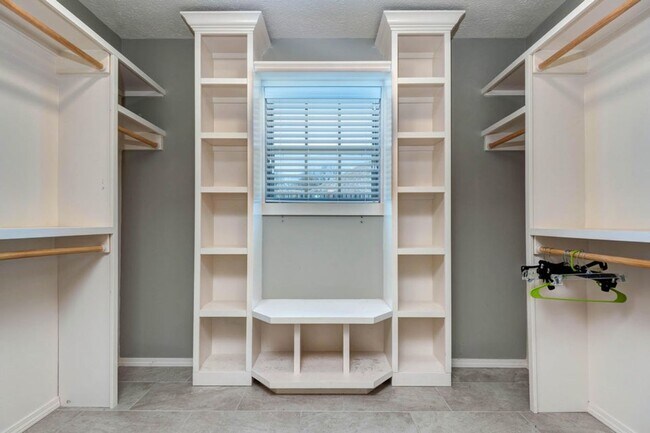 Building Photo - Republic Schools - Gorgeous 3 Bed 2 Bath 3 Car Garage For Rent!