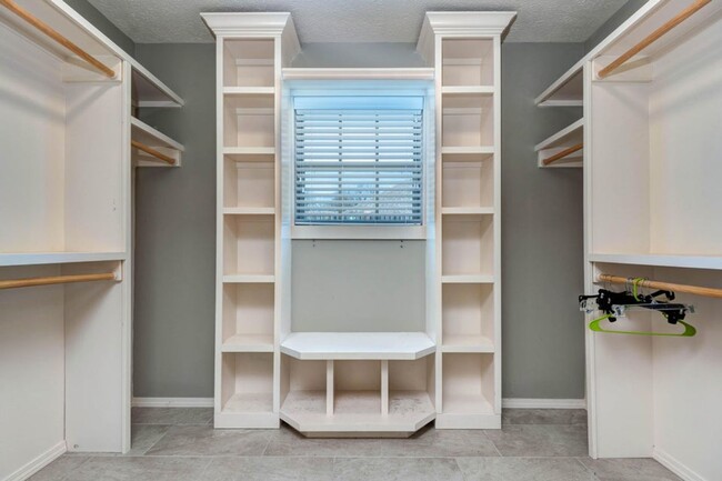 Building Photo - Republic Schools - Gorgeous 3 Bed 2 Bath 3...