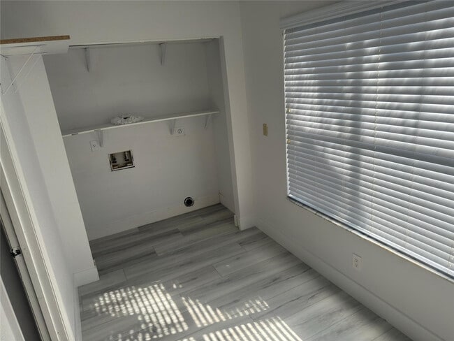 Building Photo - 3470 Pinewalk Dr N