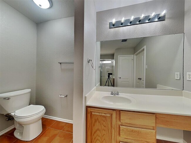 Building Photo - 310 Masonwood Dr