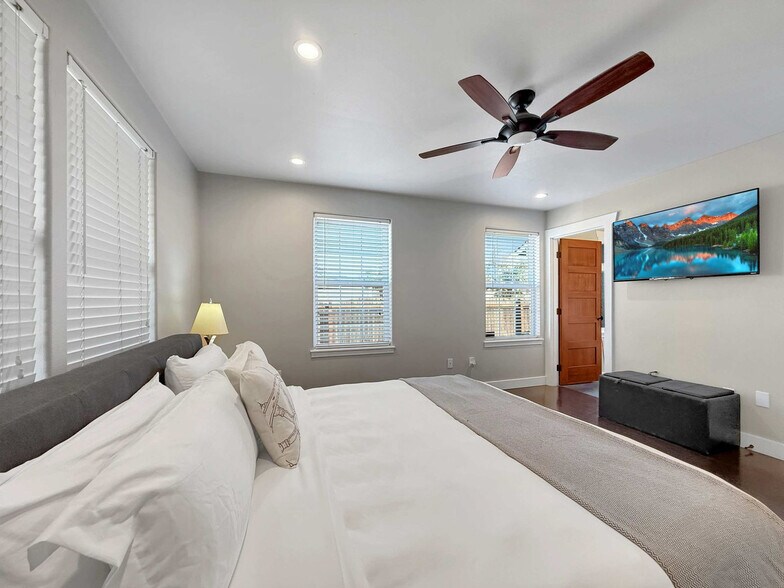 Building Photo - 237 W Alder St