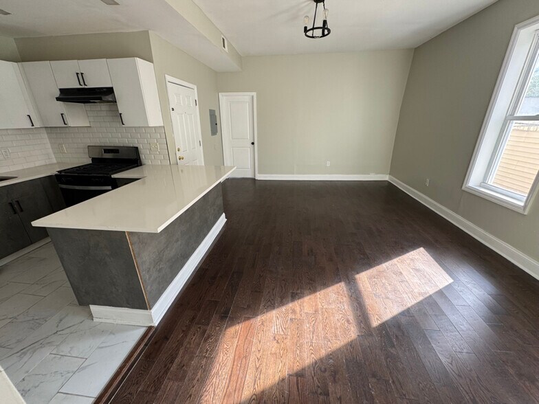 Building Photo - 495 Clinton Ave