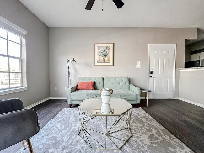 Building Photo - 6225 Saratoga Blvd