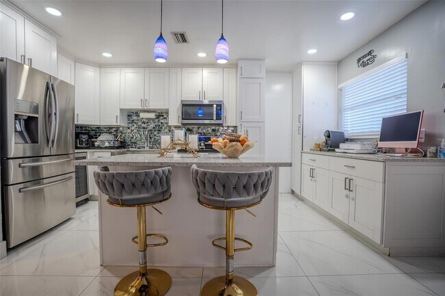 Building Photo - 6480 34th Terrace N