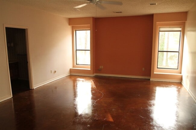 Building Photo - 2308 E Northside Dr