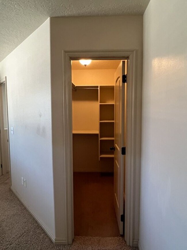 Building Photo - 2747 N Mountain Valley Trl
