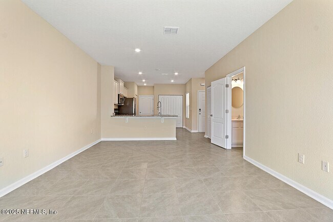 Building Photo - 38 Oarsman Xing Dr