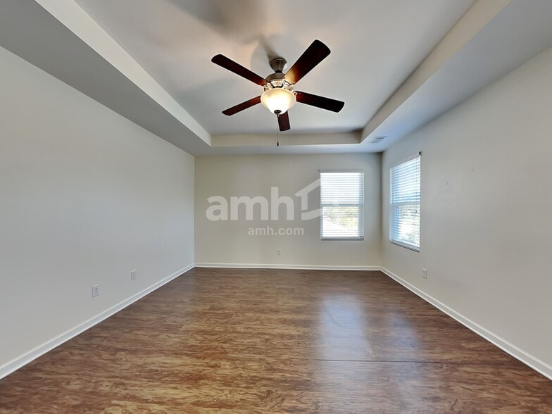 Building Photo - 212 Dogwood Cir