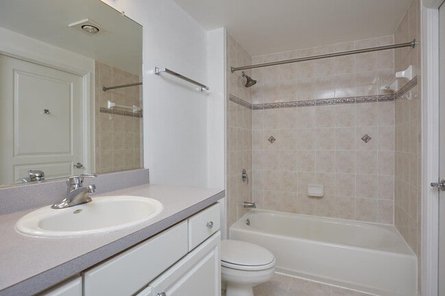 Building Photo - 7111 Woodmont Ave