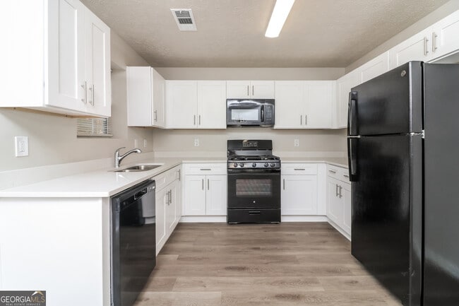 Building Photo - 7250 Bridgeport Ct