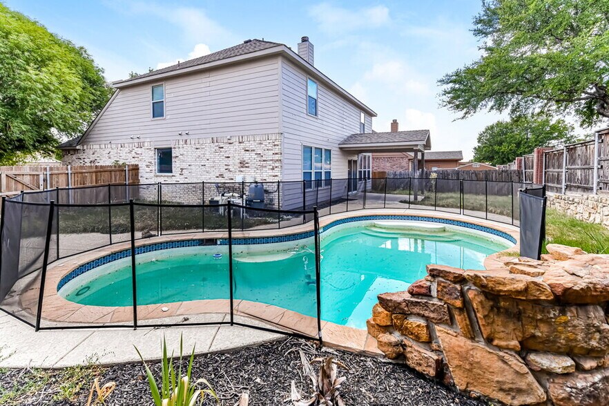 Building Photo - 5621 Starwood Ct