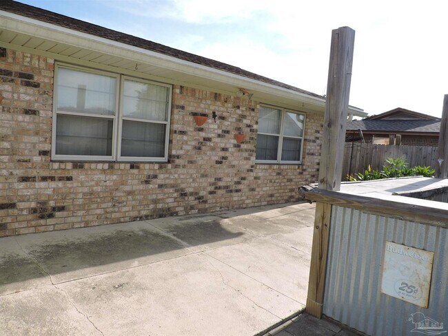 Building Photo - 12134 Longwood Dr