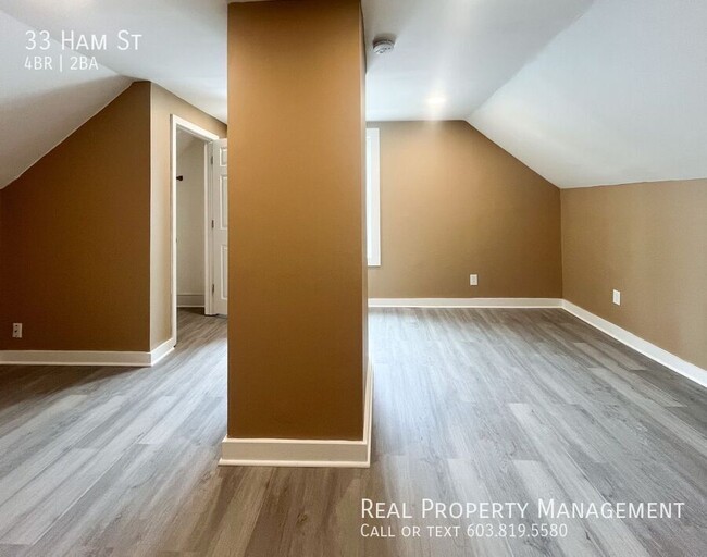 Building Photo - Spacious 4-Bedroom Apartment with Modern U...