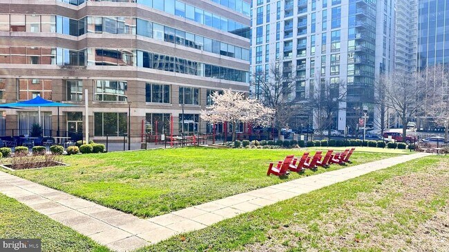 Building Photo - 1001 N Randolph St