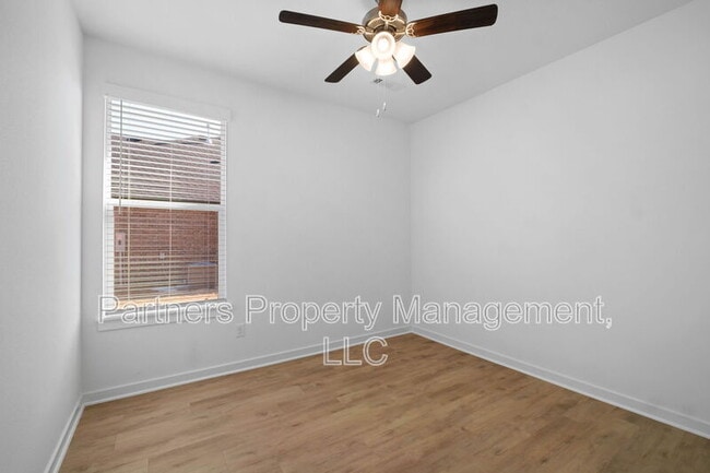 Building Photo - 411 W Taverner Xing