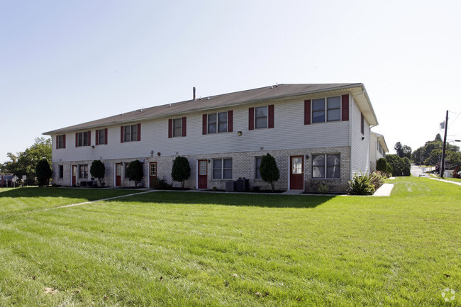 Exterior - Penn Square Apartments