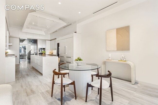 Building Photo - 135 E 38th St