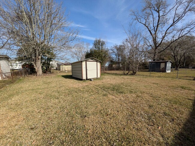 Building Photo - 3486 Westmoreland Ave