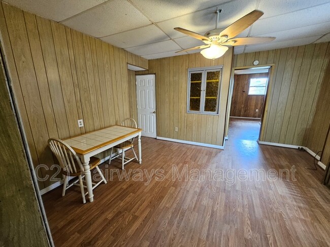 Building Photo - 620 Carothers Ave