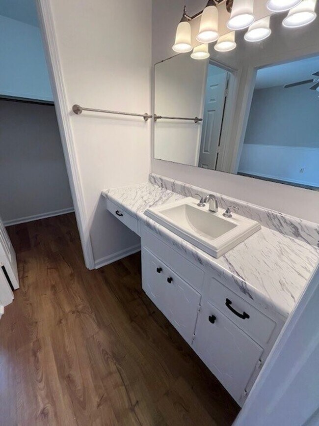 Building Photo - Recently updated 3 bedroom 2 bath home in King Grants