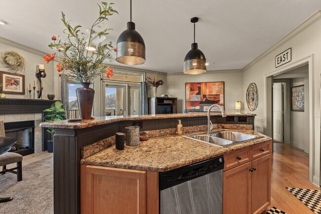Building Photo - Luxury resort-style living: Fully furnished condo on the Cumberland River less than 25 miles from...