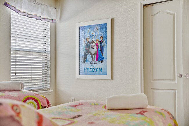 Building Photo - 8845 Rhodes St