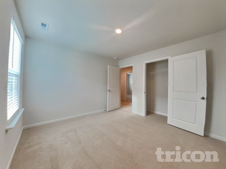 Building Photo - 160 Global Ave