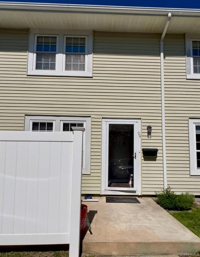 Primary Photo - 94 Whalers Cove Dr