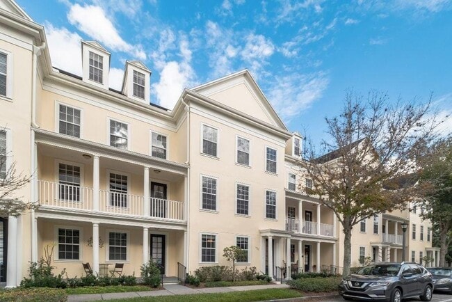 Building Photo - 1733 Prospect Ave