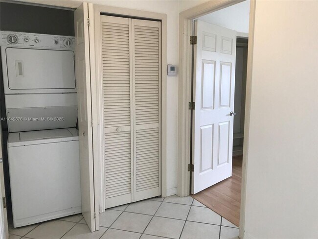 Building Photo - 3500 Coral Wy