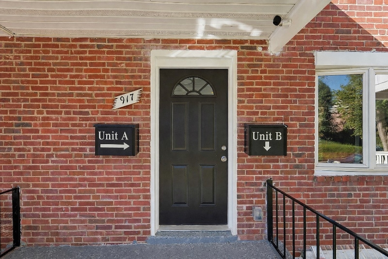 Building Photo - 917 Reverdy Rd