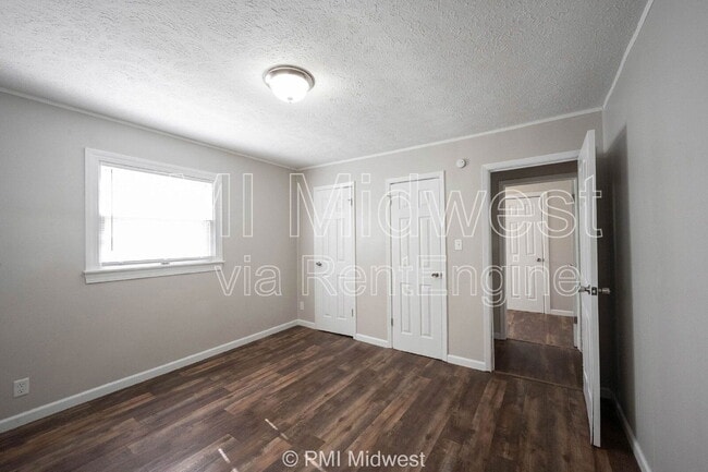 Building Photo - 126 Lewis Dr