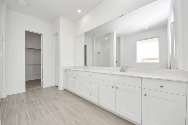 Building Photo - 31046 Vintage Crk Ln