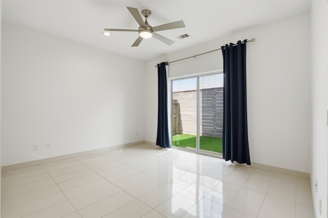 Building Photo - 4704 Crawford St