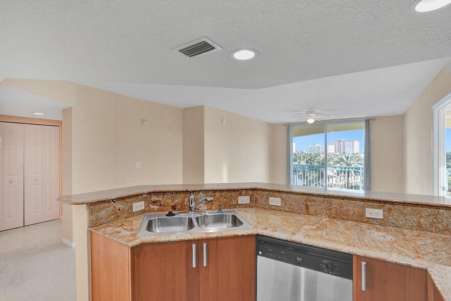 Building Photo - 201 Golden Isles Dr