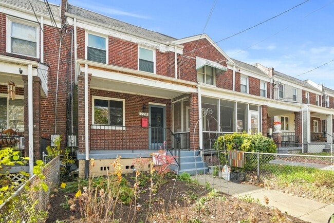 Building Photo - Brentwood Beauty