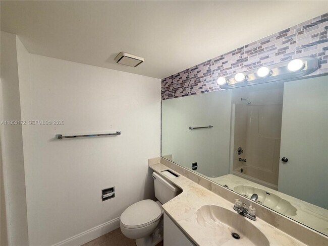 Building Photo - 9705 Fontainebleau Blvd