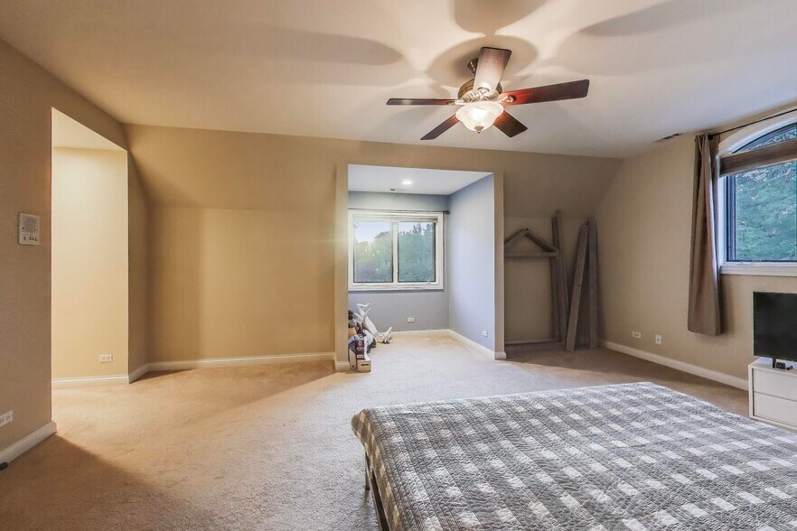 Building Photo - 23W711 Hobson Rd