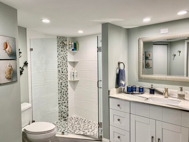 Building Photo - 5420 N Ocean Dr