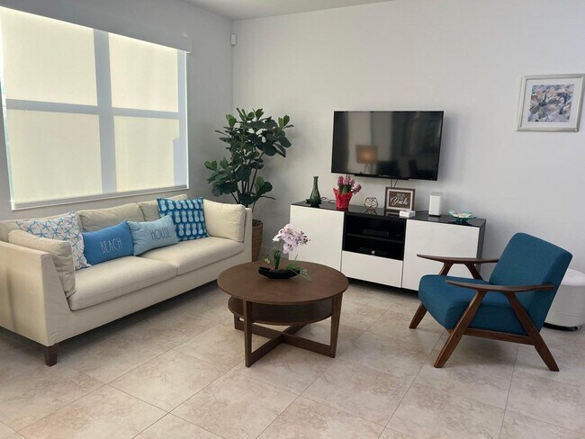 Building Photo - 6271 SE Portofino Cir