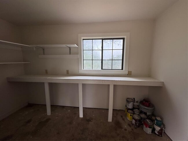 Building Photo - 301 Mesa Dr