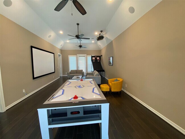 Building Photo - 2911 S Saddlebrook Ln