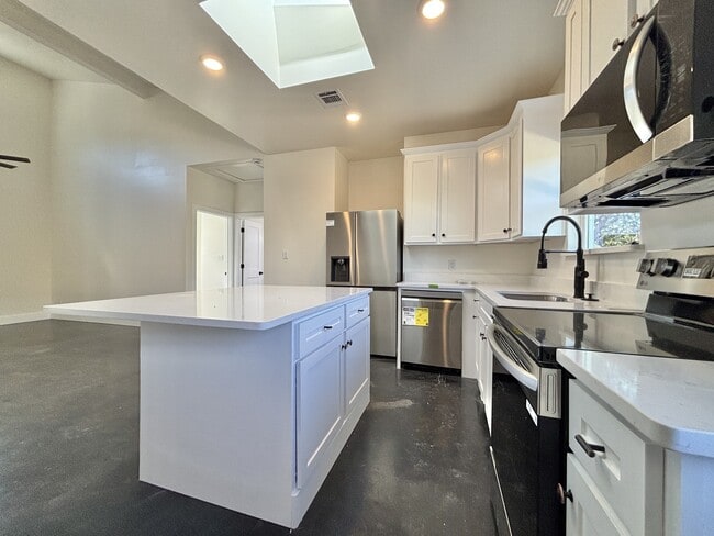 Building Photo - 329 Canyon Springs Dr