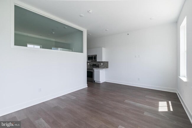 Building Photo - 813 N Broad St