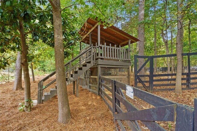 Building Photo - 390 Hembree Rd