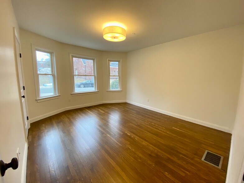 Building Photo - 21 Bellevue St